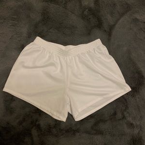 Simple white shorts🤍
